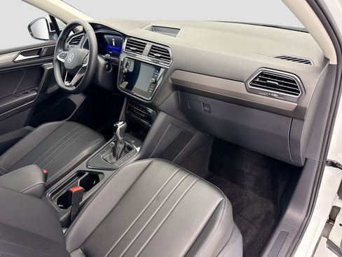 Used 2023 Volkswagen Tiguan SE FWD image 15