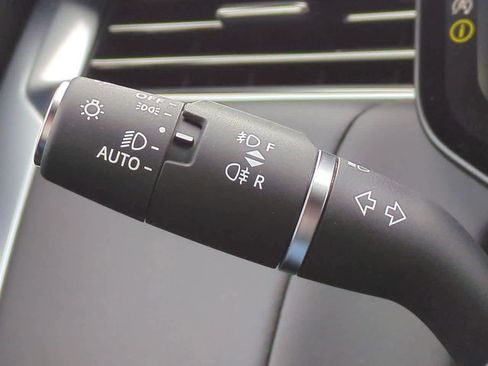 New 2025 Land Rover Range Rover Long Wheelbase SE image 27