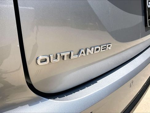Used 2023 Mitsubishi Outlander ES FWD image 58