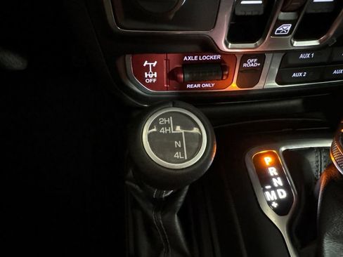 Used 2024 Jeep Gladiator Mojave w/ Convenience Group AWD/4WD image 15