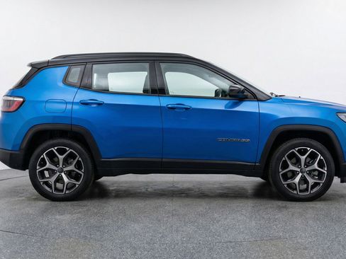Used 2025 Jeep Compass Limited AWD/4WD image 11