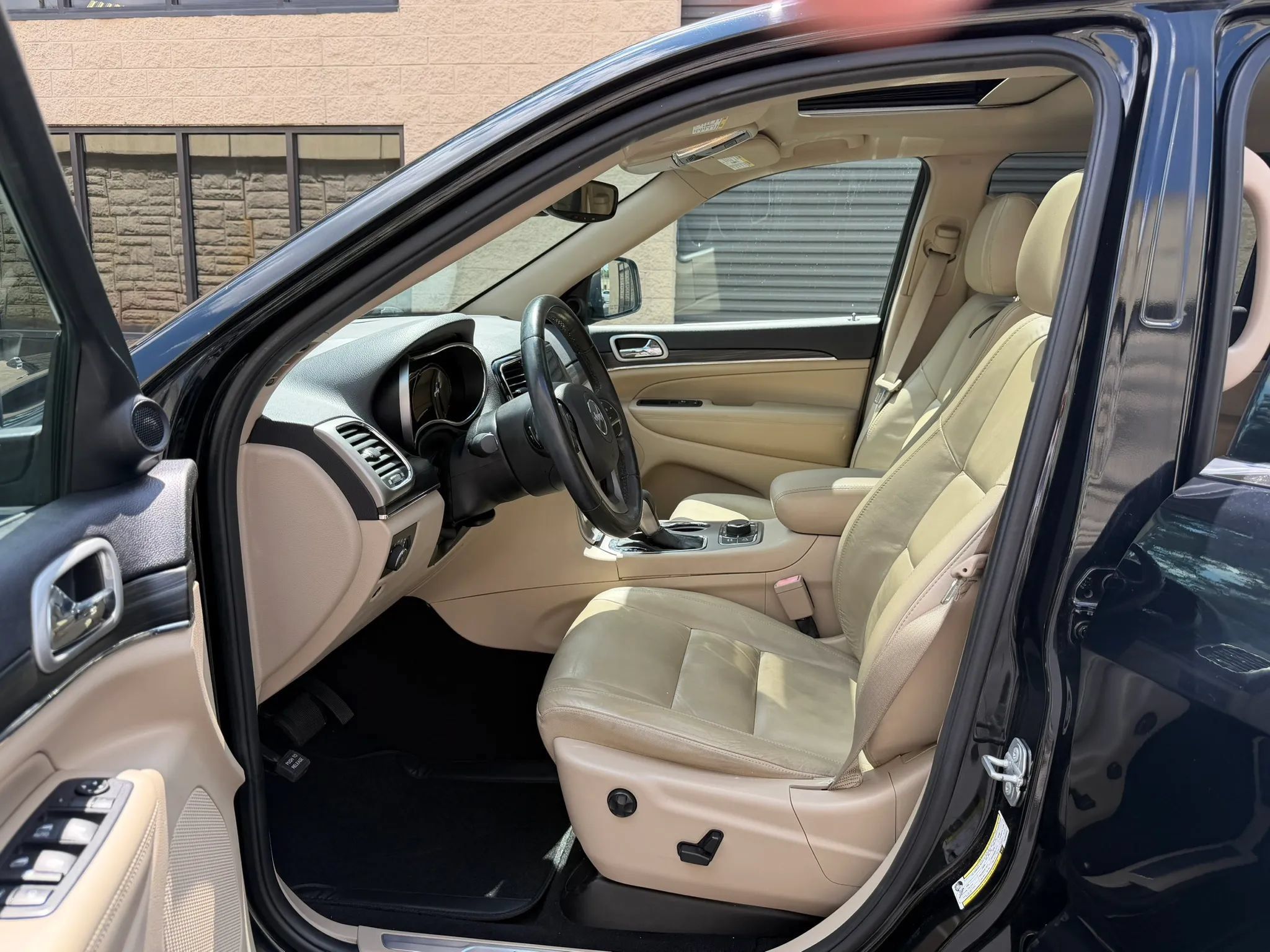 Used 2019 Jeep Grand Cherokee Limited AWD/4WD image 22