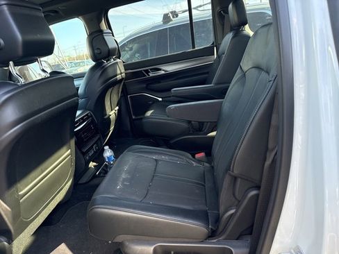 Used 2023 Jeep Wagoneer Series II image 6