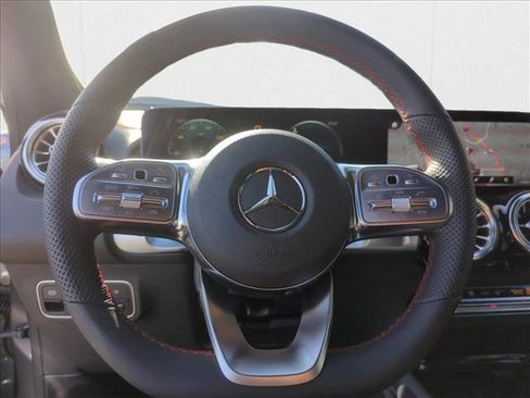 Used 2023 Mercedes-Benz EQB 300 4MATIC image 17
