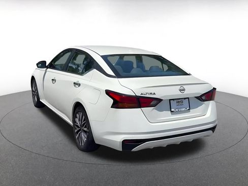 Used 2025 Nissan Altima 2.5 SV FWD image 10