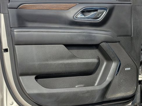 Used 2024 Chevrolet Suburban High Country w/ Advanced Technology Package image 11