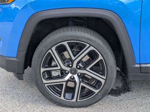 Certified 2025 Jeep Compass Limited AWD/4WD image 14