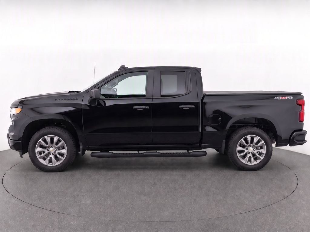 Used 2020 Chevrolet Silverado 1500 Custom w/ Custom Value Package AWD/4WD image 5