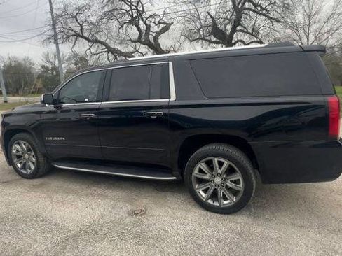 Used 2017 Chevrolet Suburban Premier image 6