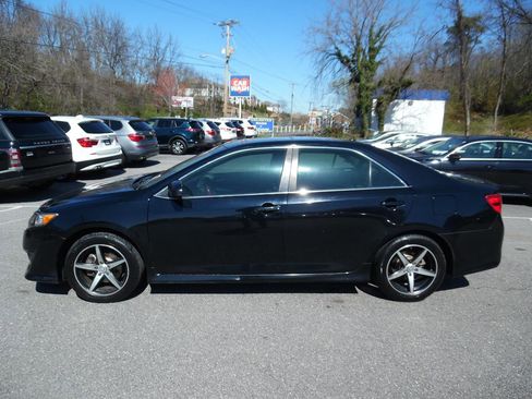 Used 2012 Toyota Camry SE image 2