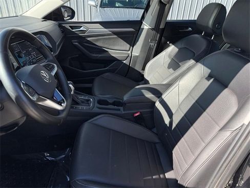 Certified 2023 Volkswagen Jetta SE w/ Panoramic Sunroof Package image 9