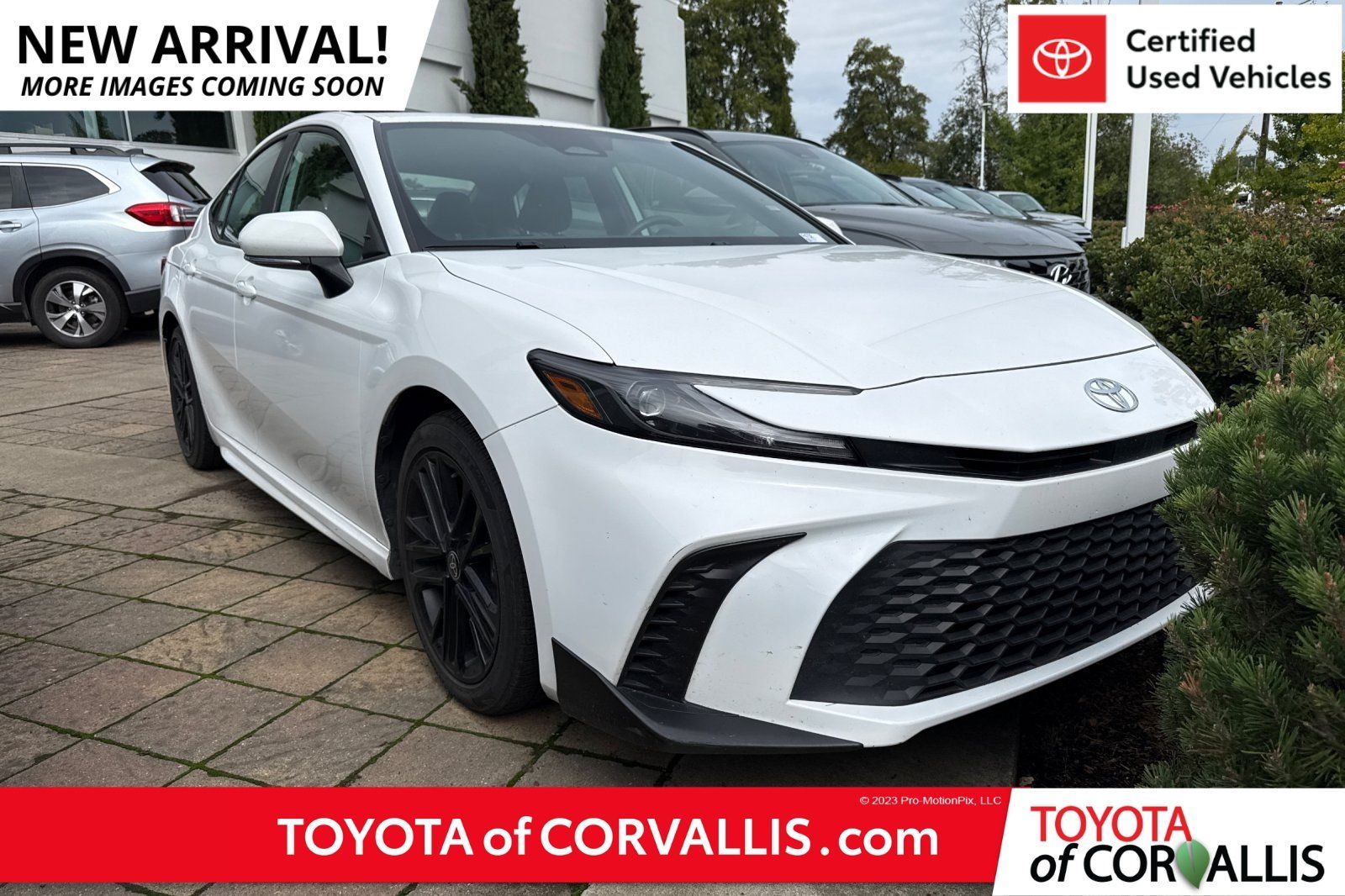 Used 2025 Toyota Camry SE FWD image 1