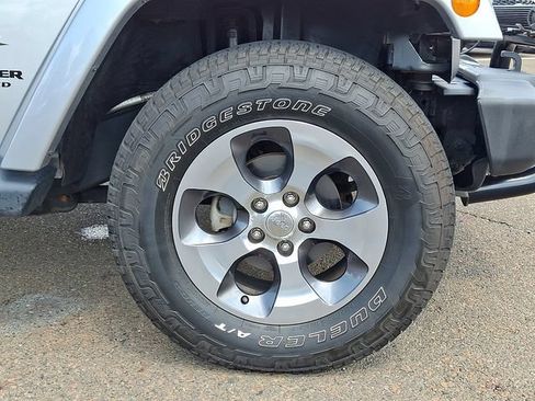 Used 2017 Jeep Wrangler Unlimited Sahara w/ Dual Top Group AWD/4WD image 7