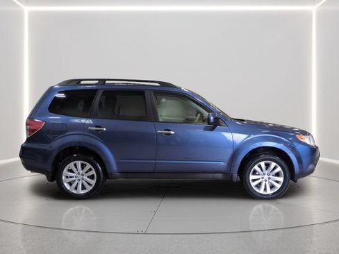 Used 2013 Subaru Forester 2.5X Premium w/ All-Weather Plus Pkg AWD/4WD image 6