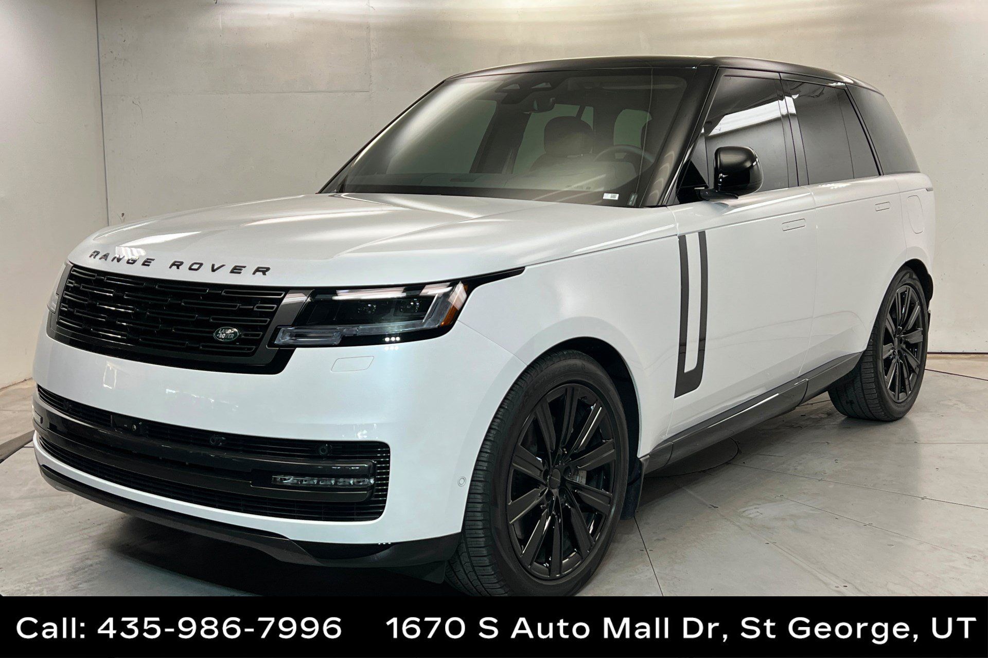 Used 2026 Land Rover Range Rover SE AWD/4WD image 1
