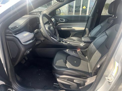 Used 2024 Jeep Compass Latitude AWD/4WD image 10