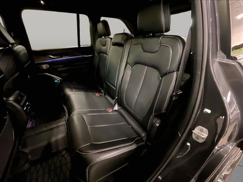 Used 2022 Jeep Grand Cherokee Overland AWD/4WD image 21