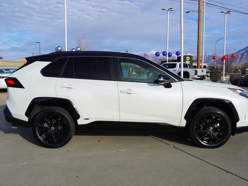 Certified 2022 Toyota RAV4 XSE image 9