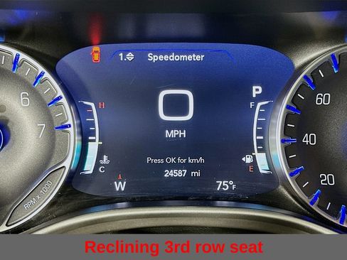 Used 2025 Chrysler Pacifica Select FWD image 18