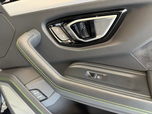 Used 2022 Lamborghini Urus image 55