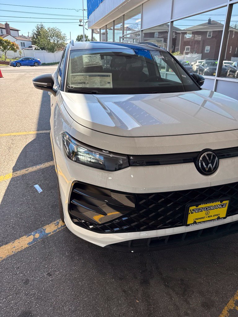 New 2026 Volkswagen Tiguan SE R-Line AWD/4WD image 2