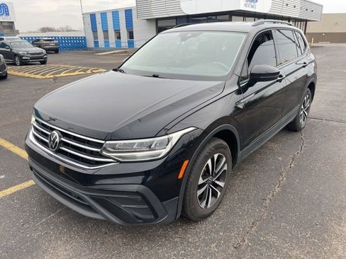 Used 2022 Volkswagen Tiguan S image 1