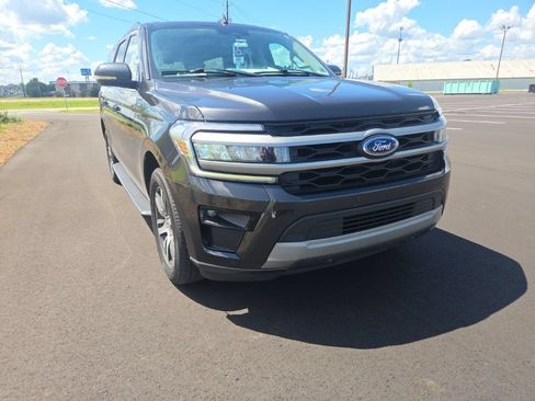 Used 2023 Ford Expedition Max XLT RWD image 2