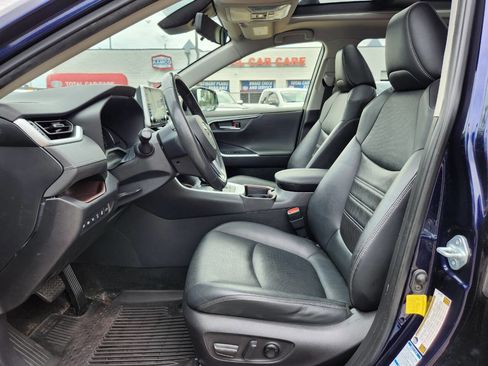 Used 2021 Toyota RAV4 Limited AWD/4WD image 11