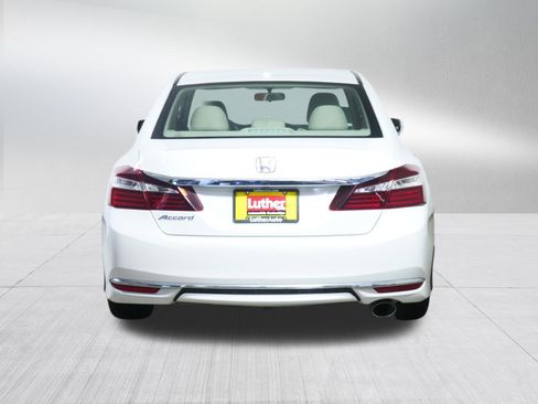 Used 2017 Honda Accord EX image 6