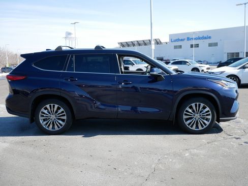 Used 2020 Toyota Highlander Platinum image 8