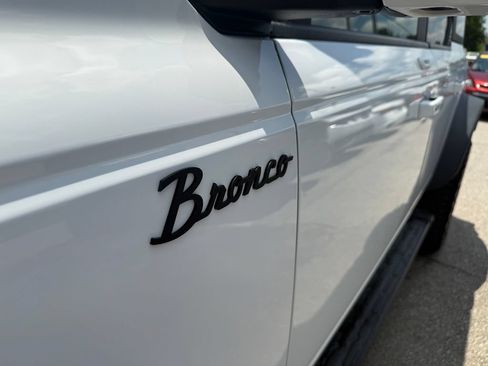 Used 2023 Ford Bronco Outer Banks w/ Sasquatch Package AWD/4WD image 16