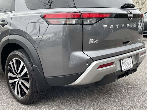 Used 2024 Nissan Pathfinder Platinum w/ Cargo Package image 12