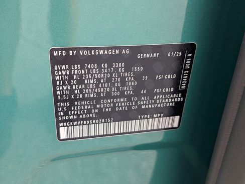 Used 2025 Volkswagen ID. Buzz Pro S Plus RWD image 40