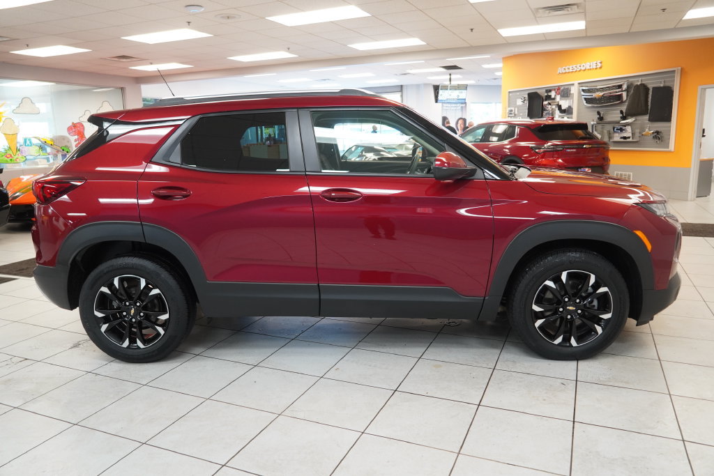 Used 2022 Chevrolet TrailBlazer LT w/ Convenience Package FWD image 12