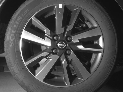 Used 2025 Nissan Versa SV image 14