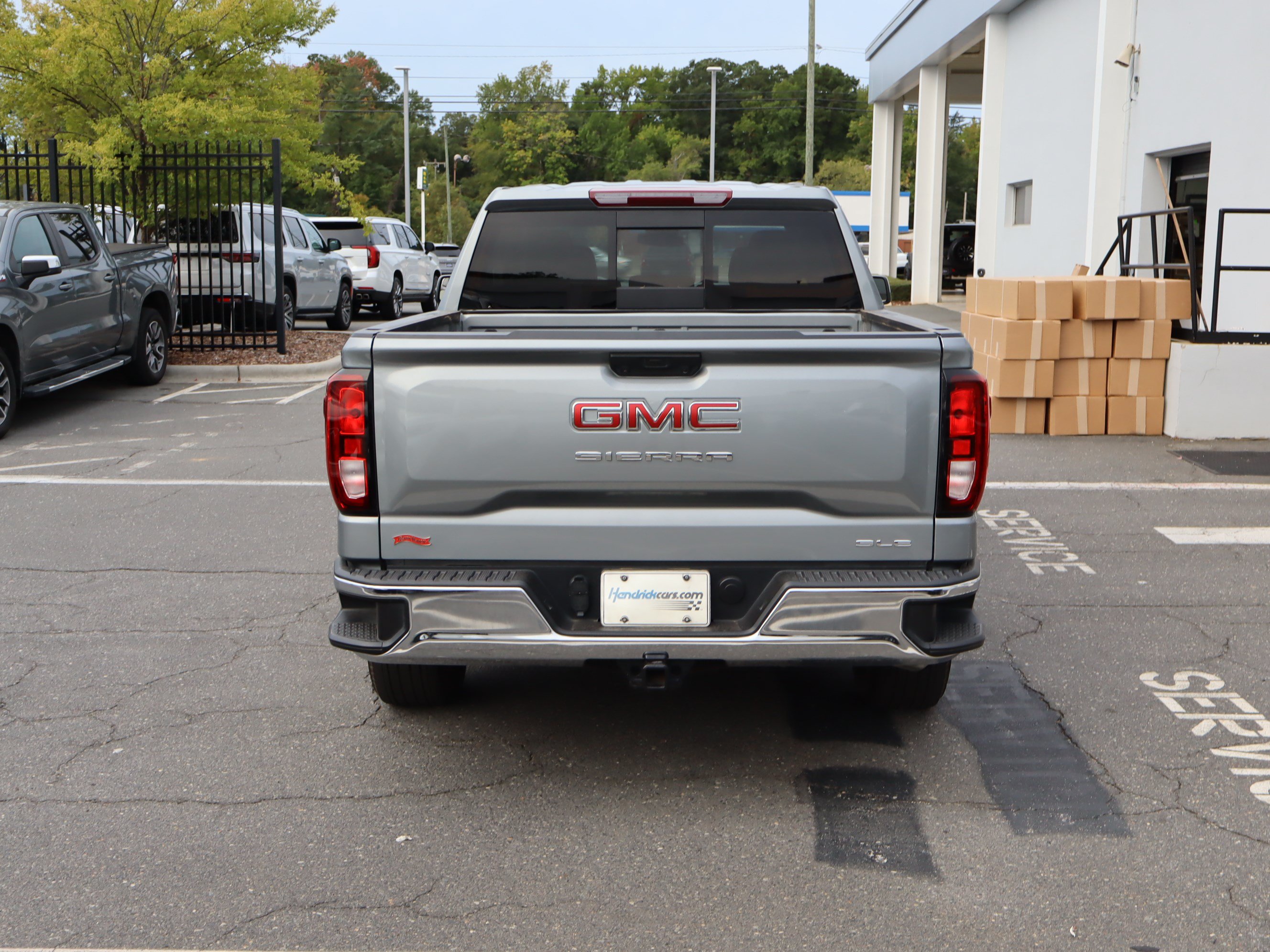 Used 2025 GMC Sierra 1500 SLE w/ Preferred Package AWD/4WD image 9