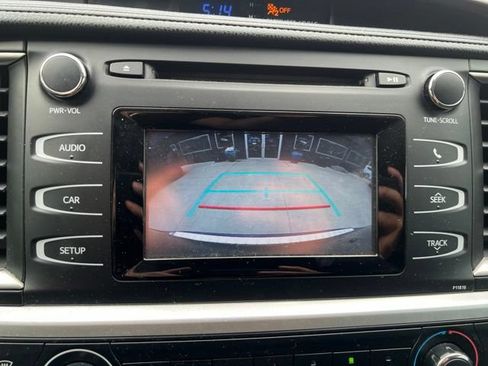Used 2019 Toyota Highlander LE AWD/4WD image 27