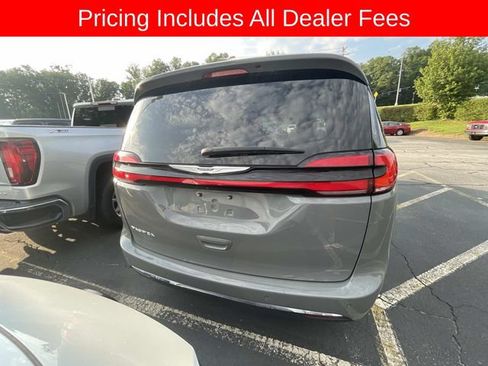Used 2025 Chrysler Pacifica Select FWD image 6