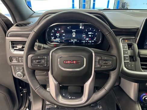 Used 2022 GMC Yukon XL SLT w/ SLT Premium Package AWD/4WD image 14