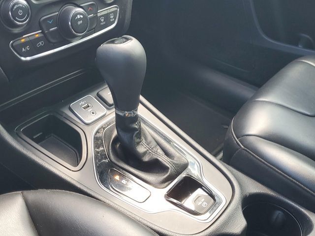 Used 2020 Jeep Cherokee Latitude Plus FWD image 19