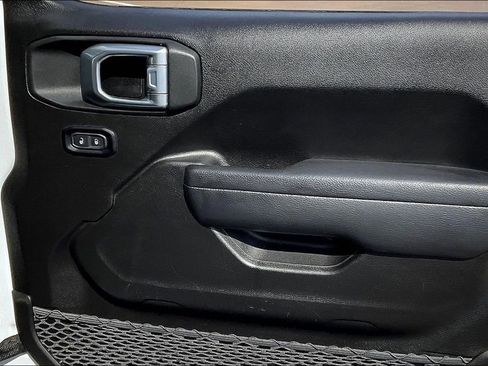 Used 2025 Jeep Wrangler Unlimited Rubicon w/ Convenience Group image 28