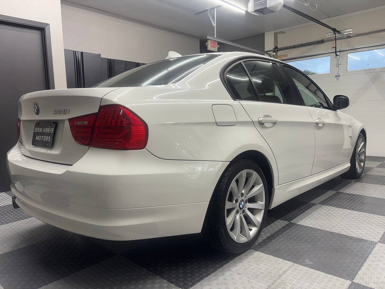 Used 2011 BMW 328i xDrive Sedan AWD/4WD image 10