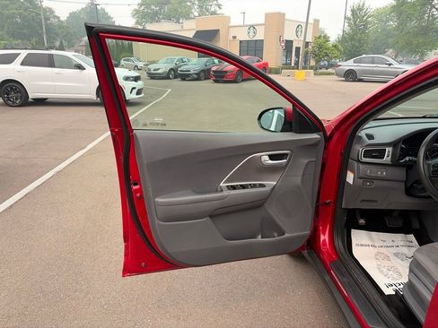 Used 2019 Kia Niro LX FWD image 13