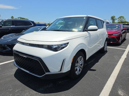 Certified 2024 Kia Soul LX FWD image 4