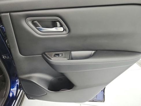 Used 2025 Nissan Rogue SV image 43