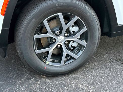 New 2025 Jeep Grand Cherokee Limited image 5