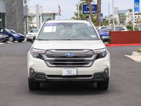 Certified 2025 Subaru Forester Premium AWD/4WD image 2