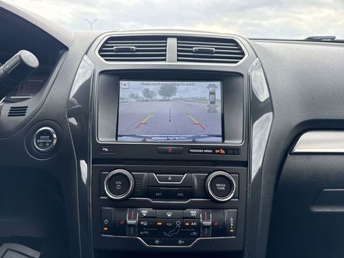 Used 2018 Ford Explorer XLT w/ Equipment Group 202A AWD/4WD image 24