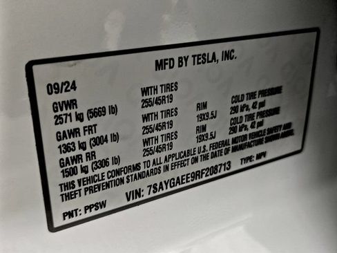 Used 2024 Tesla Model Y Long Range AWD/4WD image 27