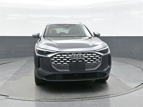 Certified 2025 Audi Q5 Premium Plus w/ Premium Plus image 2